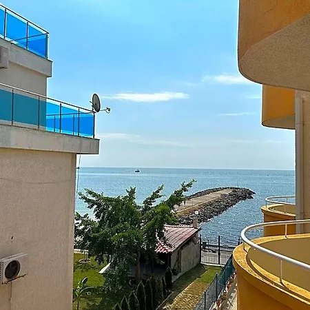Panorama-chantall- Izba Family Nesebar
